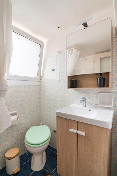 Top Floor Apartment At Petrolona With Big Balcony Athen Eksteriør billede