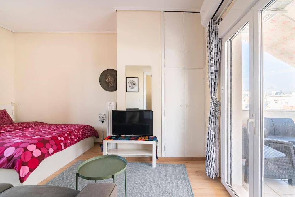 Top Floor Apartment At Petrolona With Big Balcony Athen Eksteriør billede